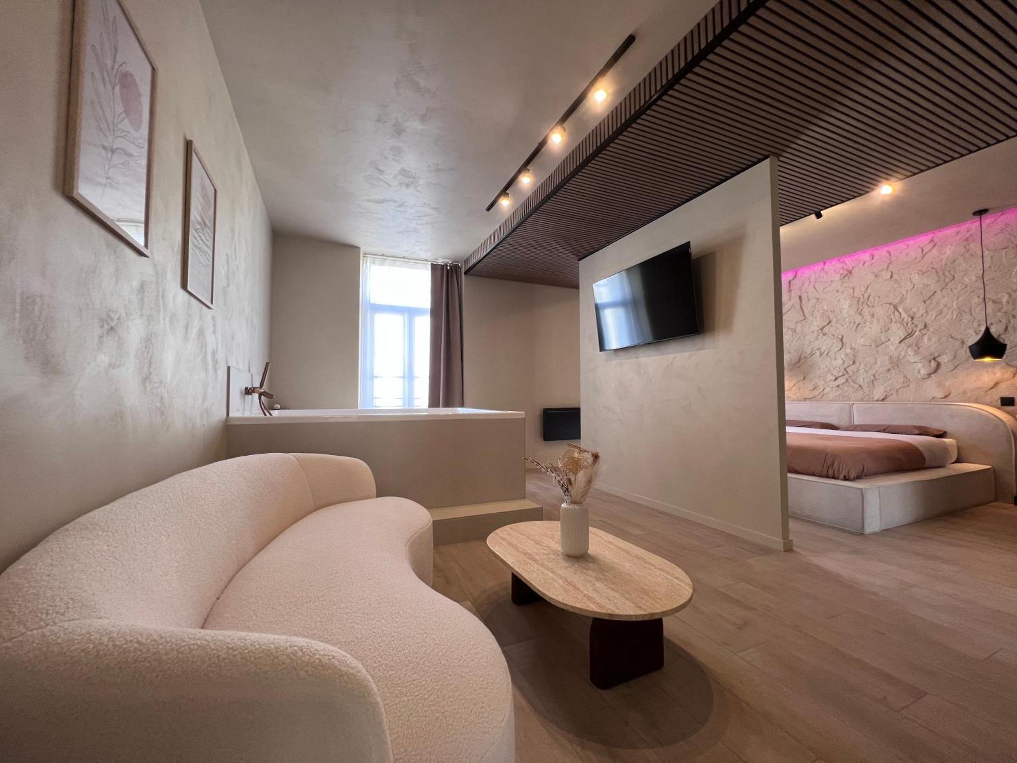 Harmony Room Suite Avec Balneo 昂热 外观 照片